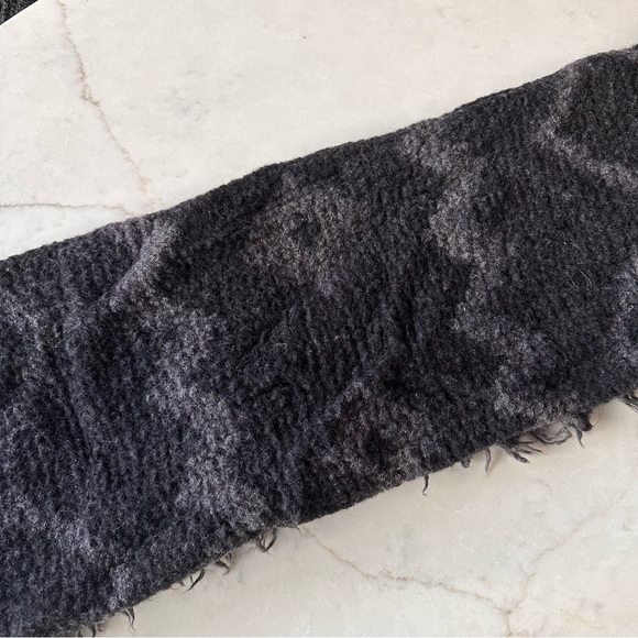 Like new Aritiza Diamond Mosaic Blanket Scarf blanket - Picture 3 of 7